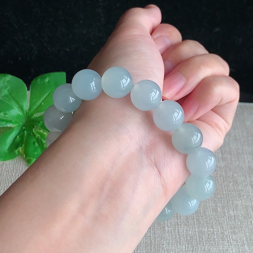 天然A货翡翠白冰白月光圆珠佛珠手串16颗 完
尺寸12mm 重量50.53g 0328