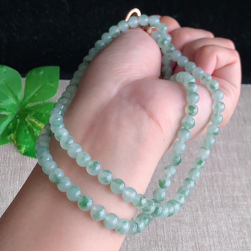 天然A货翡翠飘花圆珠项链毛衣链108颗 
尺寸6mm 重量43.20g 0328