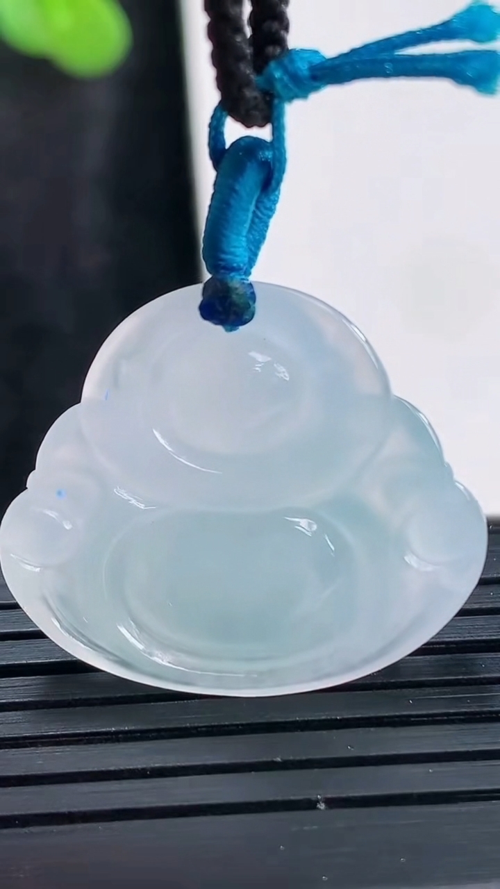 天然A货翡翠佛公吊坠，尺寸23.5-27-5.8重量:5.82g
3月29日