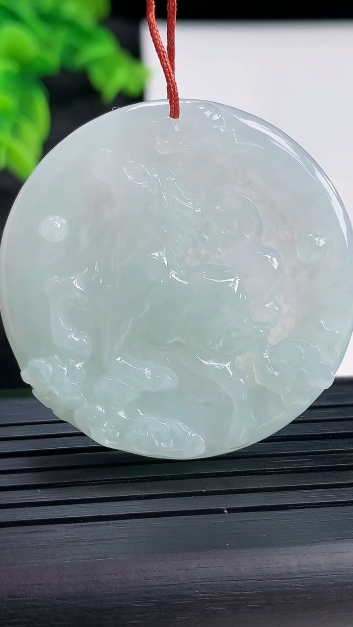 天然A货翡翠生肖马吊坠，尺寸43-5重量:19.28g
3月29日