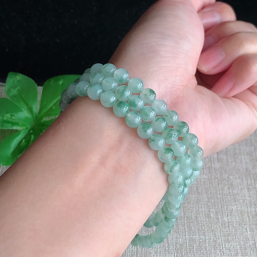 天然A货翡翠飘花圆珠项链毛衣链108颗 
尺寸6mm 重量43.20g 0328