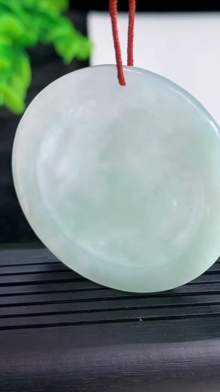 天然A货翡翠生肖马吊坠，尺寸43-5重量:19.28g
3月29日