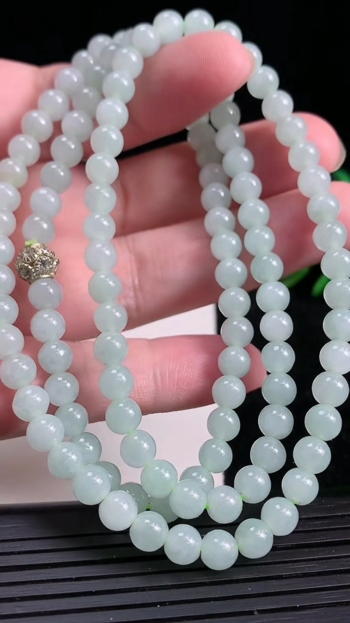 天然A货翡翠圆珠项链，尺寸5.8-116颗，重:39.69g
3月29日