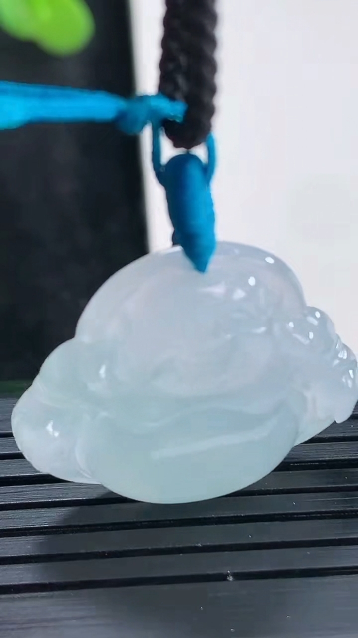 天然A货翡翠佛公吊坠，尺寸23.5-27-5.8重量:5.82g
3月29日