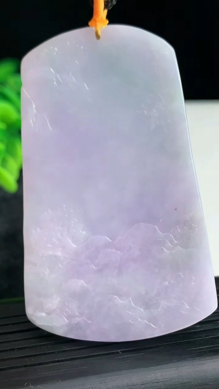 天然A货翡翠牌吊坠，尺寸71-42.5-9重量:59.33g
3月29日