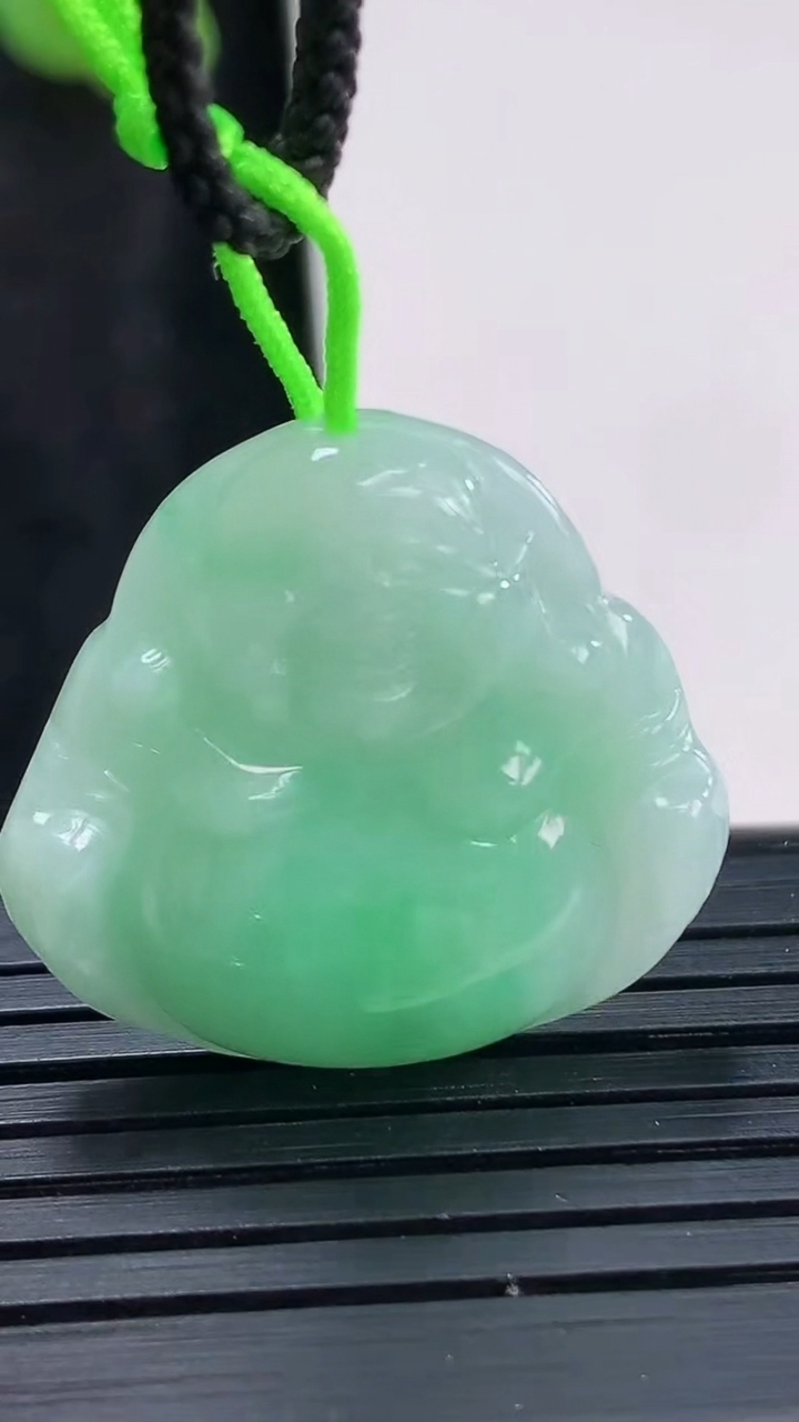 天然A货翡翠佛公吊坠，尺寸24-25.5-5.5重量:6.11g
3月29日