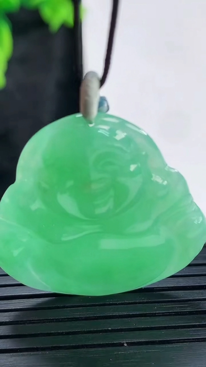 天然A货翡翠佛公吊坠，尺寸36-33.5-3.8重量:9.04g
3月29日