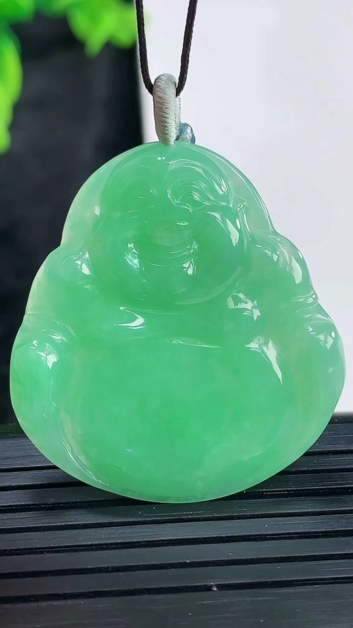 天然A货翡翠佛公吊坠，尺寸36-33.5-3.8重量:9.04g
3月29日