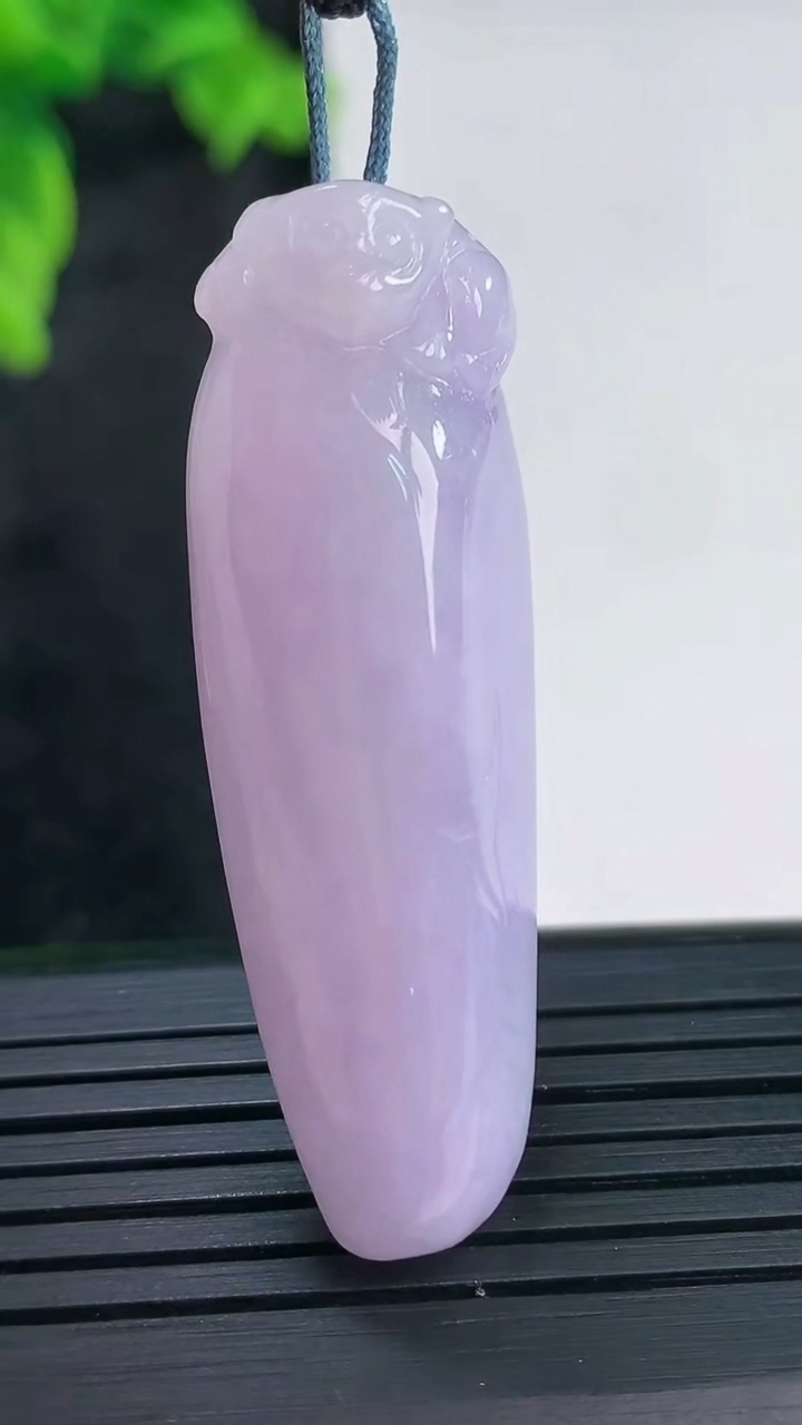 天然A货翡翠紫罗兰福瓜吊坠，尺寸46-15.5-12.5重量:15.50g
3月29日