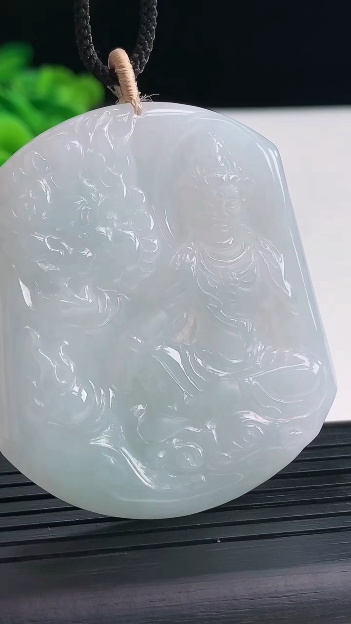 天然A货翡翠飘花文殊菩萨吊坠，尺寸54-45.6-5重量:27.41g
3月29日