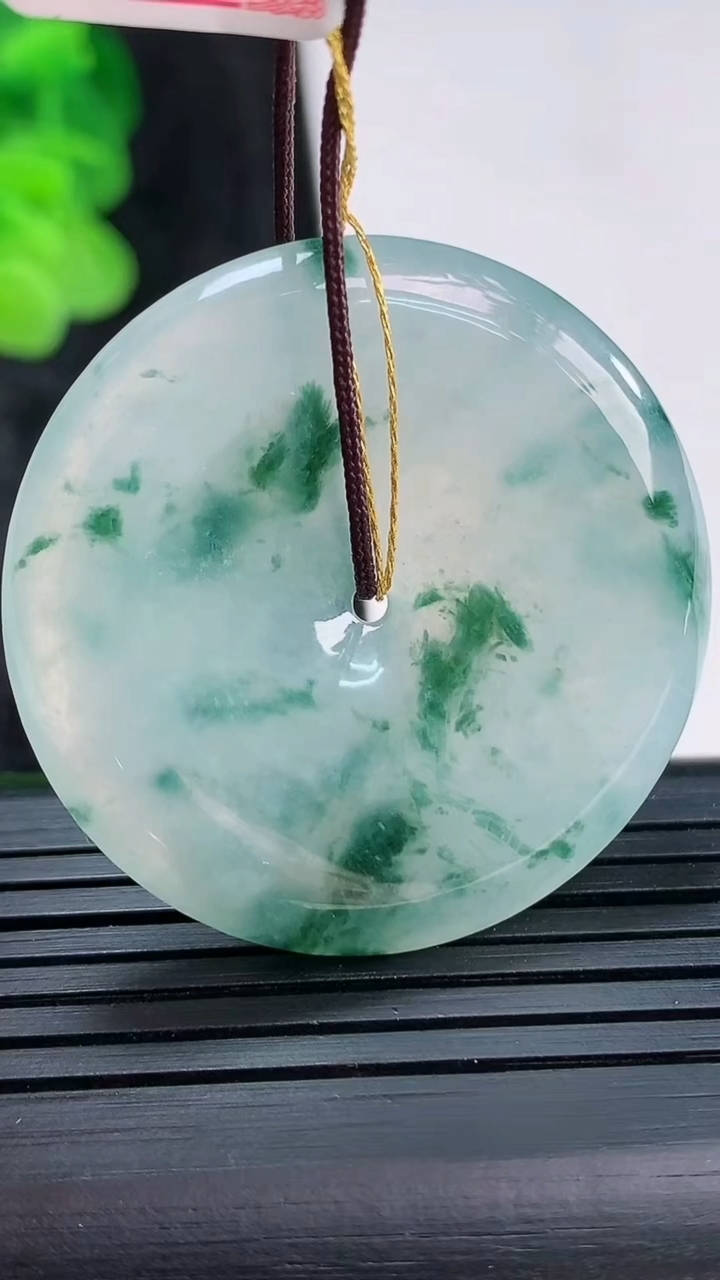 天然A货翡翠冰种飘花平安扣吊坠，尺寸38-5.8重量:16.46g
3月30日