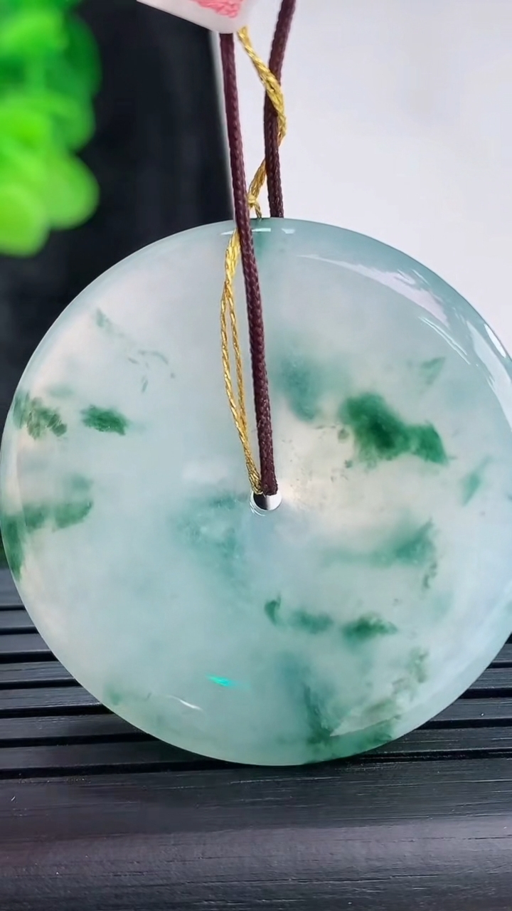 天然A货翡翠冰种飘花平安扣吊坠，尺寸38-5.8重量:16.46g
3月30日