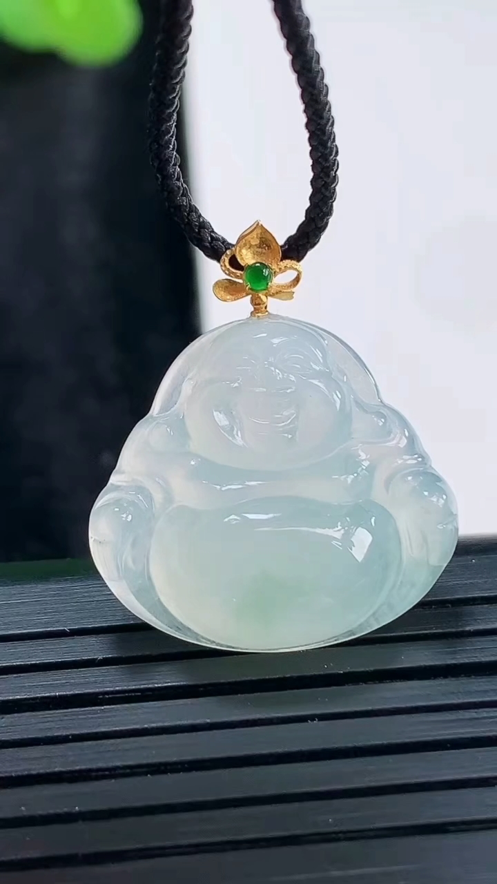 天然A货翡翠佛公吊坠，尺寸19-21-5重量:3.39g
3月30日