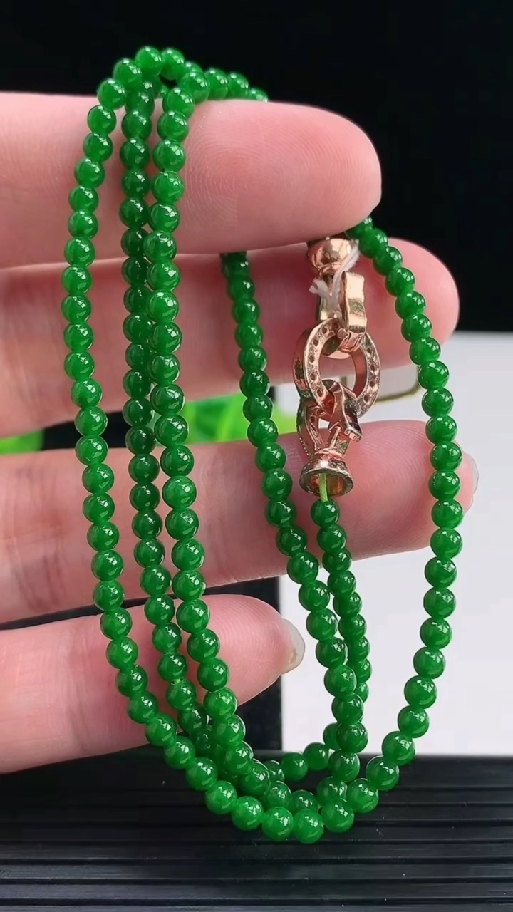 天然A货翡翠小米圆珠项链，尺寸3.5重量:12.87g
3月30日