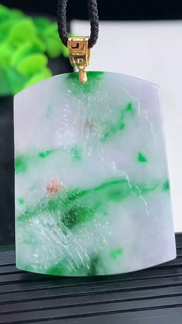 天然A货翡翠山水牌吊坠，尺寸44.5-33-5.5重量:20.20g
3月30日