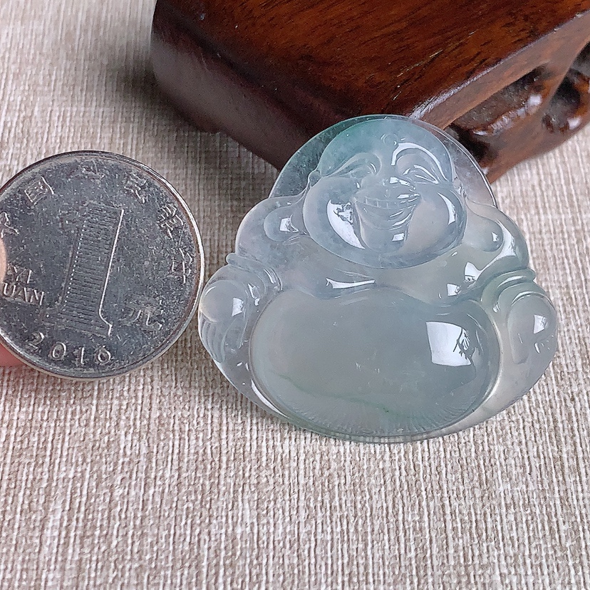 天然A货翡翠晴水飘花一刀切大件佛公吊坠 
尺寸36-39.2-6.8mm 重量14.66g 0329