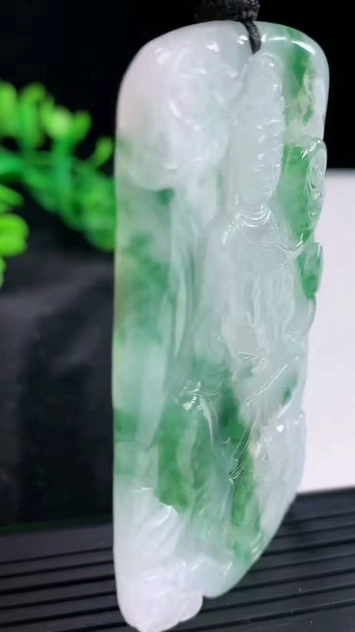 天然A货翡翠种飘花普贤菩萨吊坠，尺寸72-38-5.6重量:42.72g
3月30日