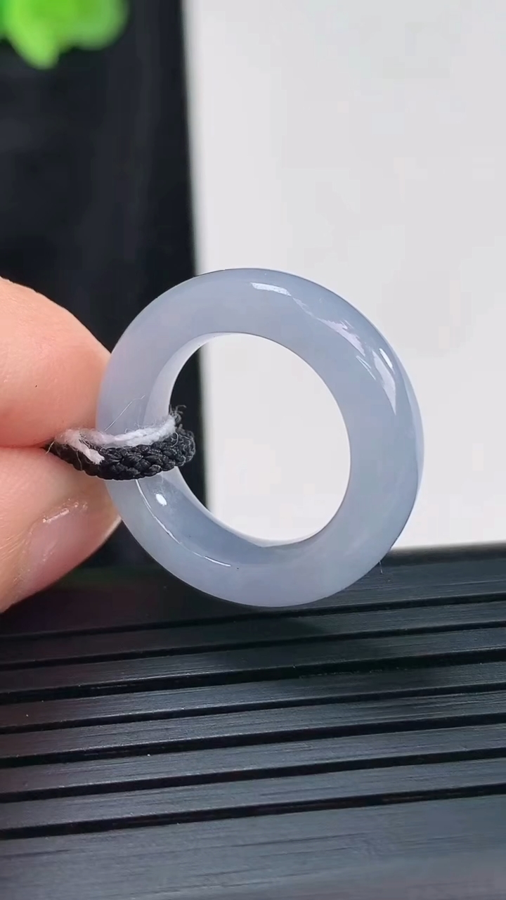 天然A货翡翠冰种紫罗兰素面玉指环 戒指，尺寸14.8-6.2-4.2重量:4.12g2026年3月3