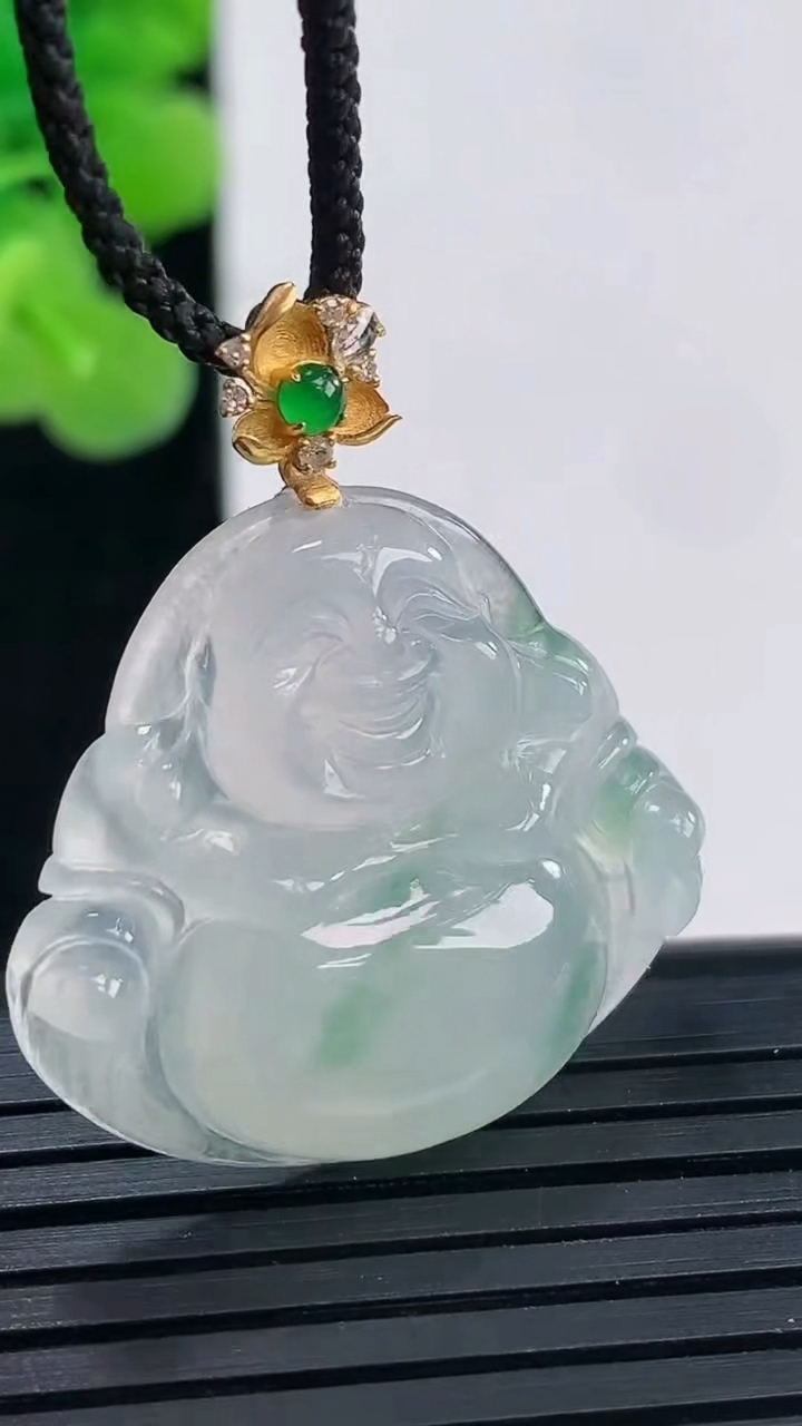 天然A货翡翠佛公吊坠尺寸25.7-28.3-6重量:6.90g
3月30日