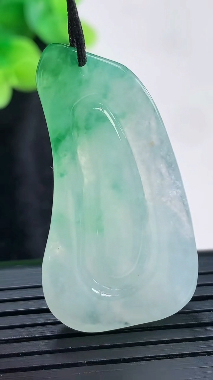 天然A货翡翠悟道佛吊坠，尺寸42-23-6重量:10.58g
3月30日