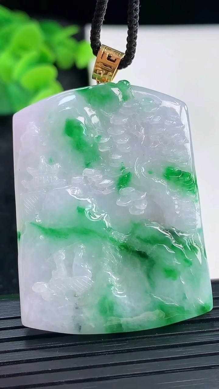 天然A货翡翠山水牌吊坠，尺寸44.5-33-5.5重量:20.20g
3月30日