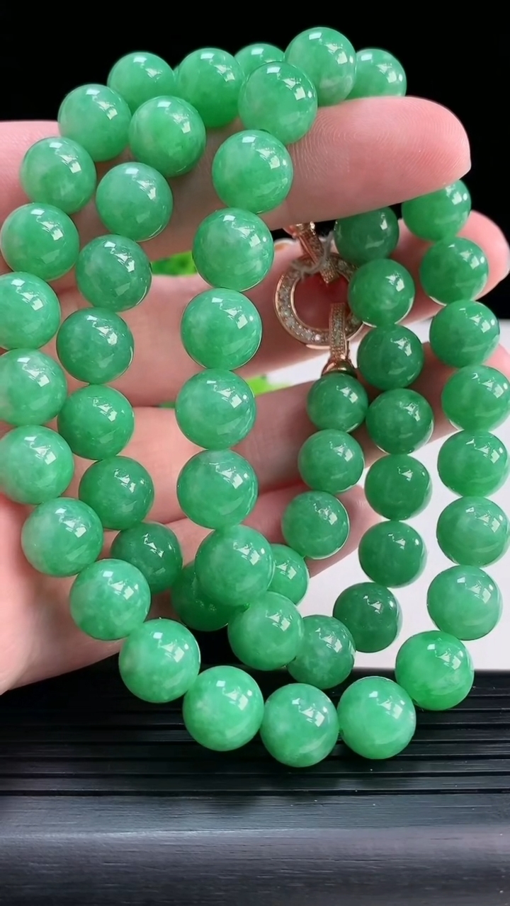 天然A货翡翠圆珠项链，尺寸10重量:104.58g
3月30日