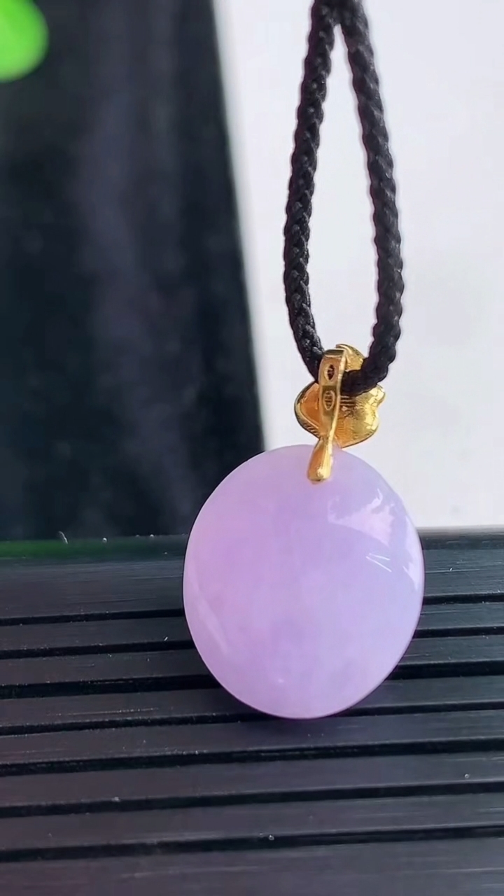 天然A货翡翠18k金紫罗兰蛋面吊坠，尺寸14-13-8.5重量:2.72g
3月30日
