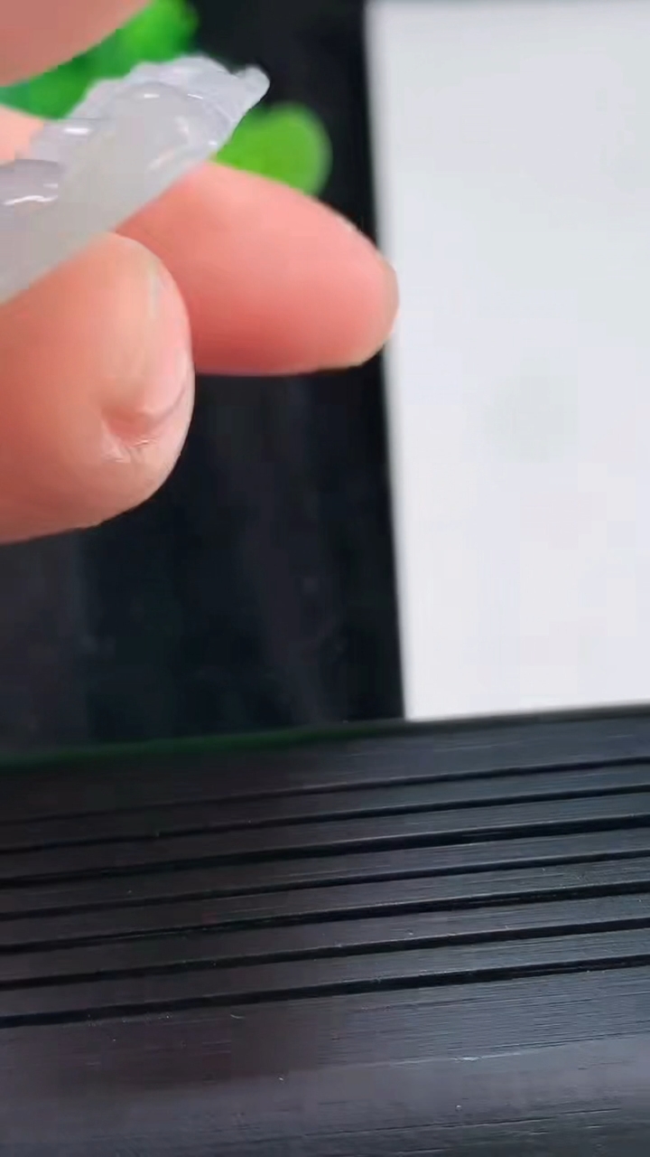 天然A货翡翠佛公吊坠，尺寸33.6-36.5-6重量:10.46g
3月30日