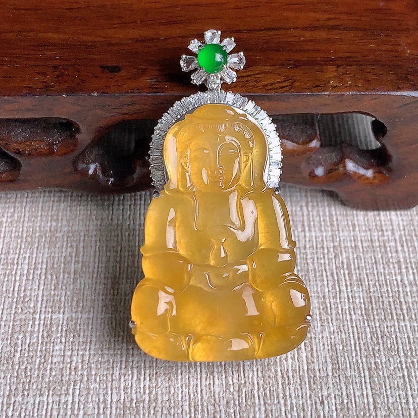 天然A货翡翠18K金伴钻镶嵌黄翡正装观音吊坠 
尺寸44.5-34-23.5-7.6mm 重量9.00g 0329