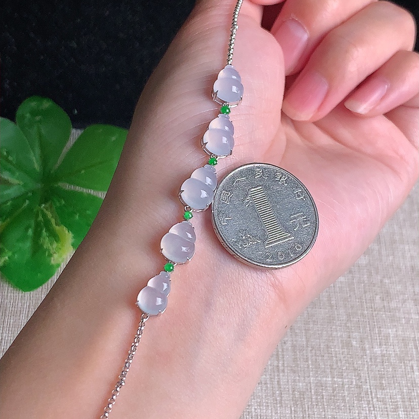 天然A货翡翠18K金镶嵌白冰白月光葫芦手链 
尺寸10-7-5.4mm 重量4.48g 0329