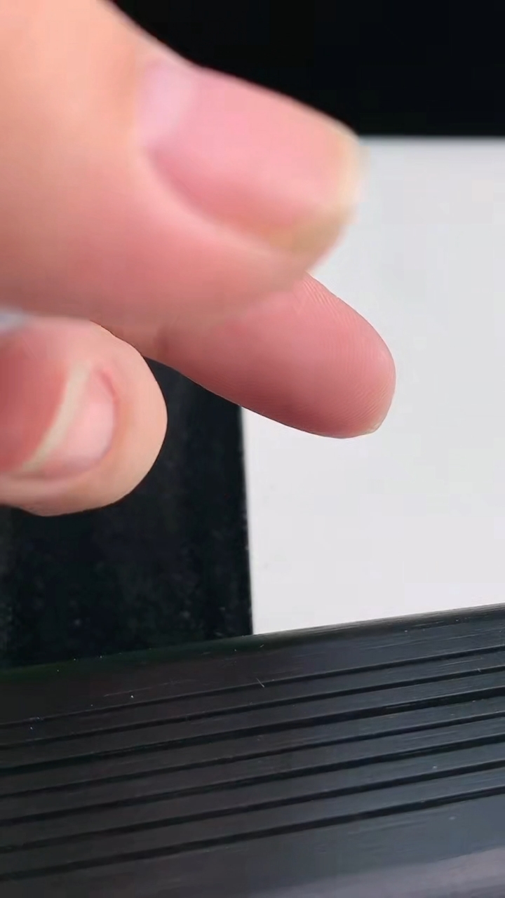 天然A货翡翠无事牌吊坠，尺寸53.6-44-6.2重量:39.96g
3月30日