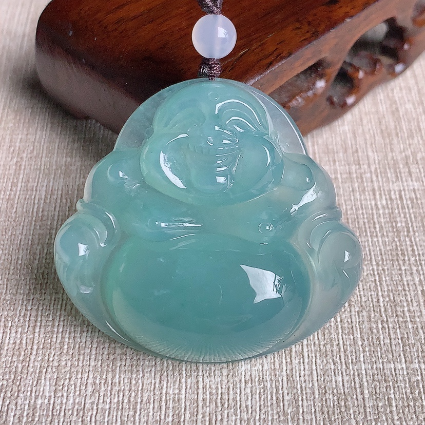 天然A货翡翠晴水大件厚装佛公吊坠 
尺寸40.6-44-11.8mm 重量31.18g 0329