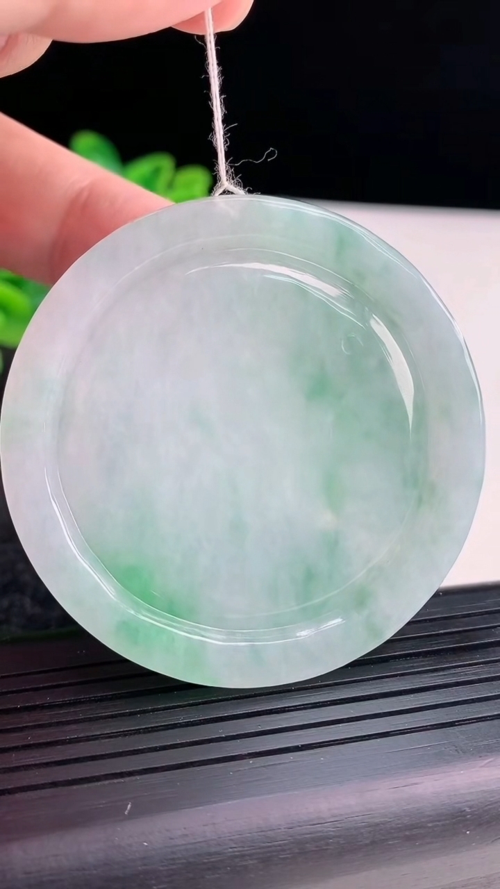 天然A货翡翠普贤菩萨吊坠，尺寸47-6.8重量:40.61g
3月30日