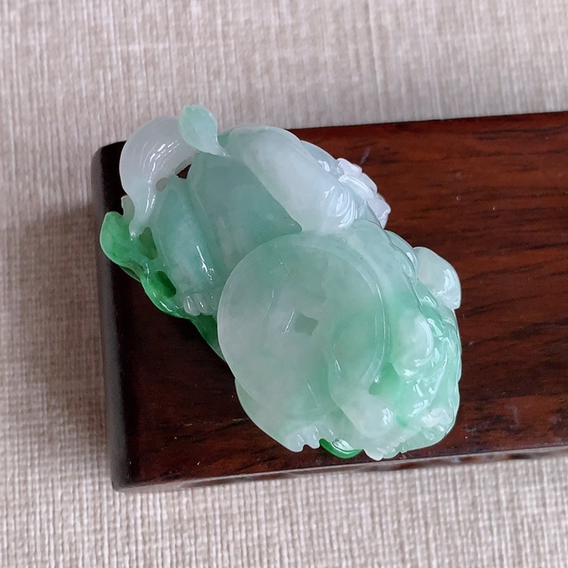 天然A货翡翠黄加绿双彩子母招财貔貅吊坠 
尺寸44.8-23-21mm 重量33.53g 0329