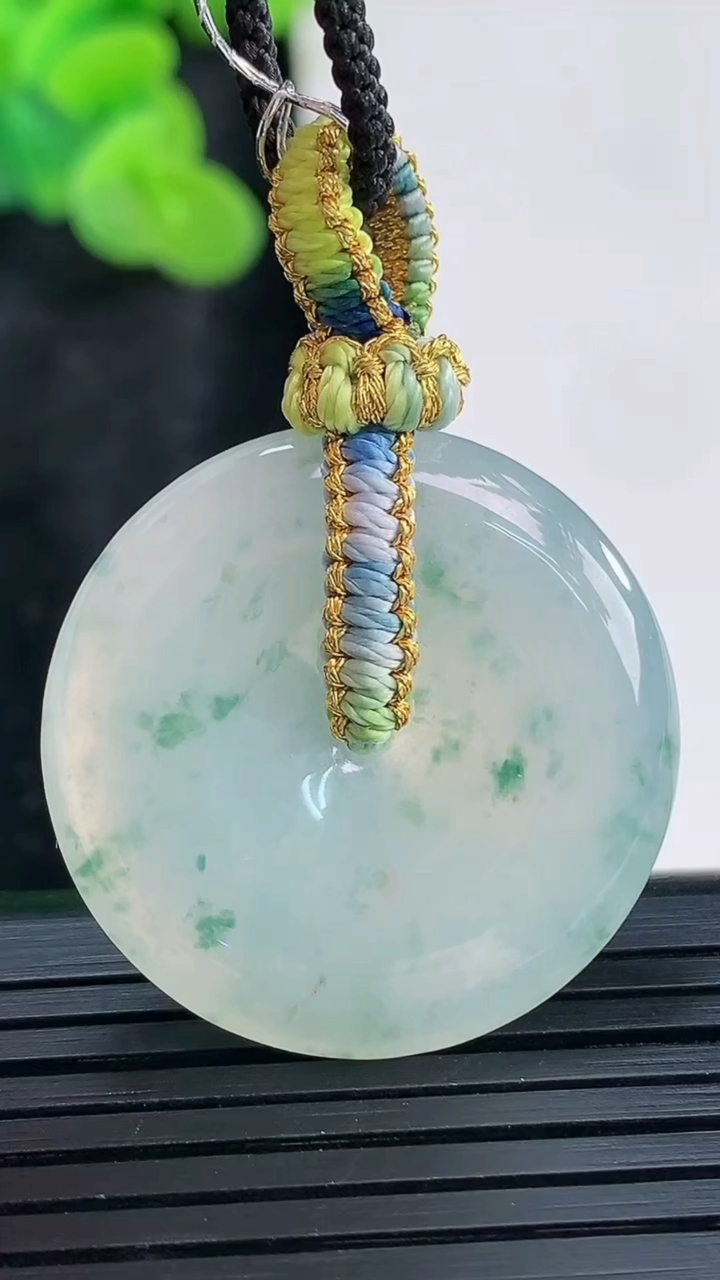 天然A货翡翠冰种飘花平安扣吊坠，尺寸29-5.2重量:9.54g
3月30日