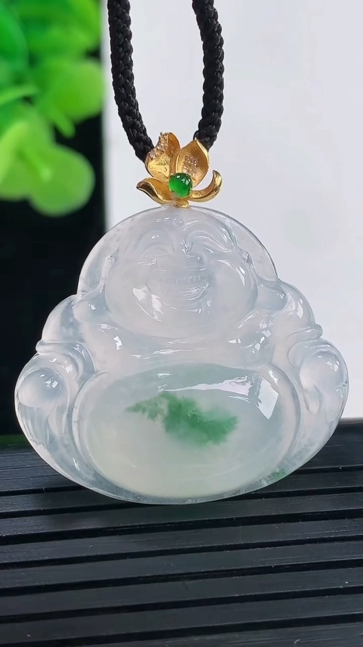 天然A货翡翠种飘花佛公吊坠尺寸27.5-31.1-5.2重量:7.01g
3月30日