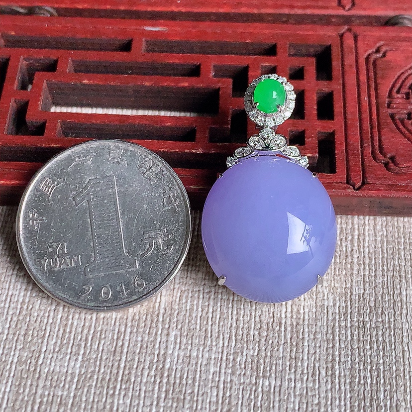 天然A货翡翠18K金伴钻镶嵌紫罗兰蛋面吊坠 
尺寸32.5-20-18.8-11.6mm 重量9.70g 0329