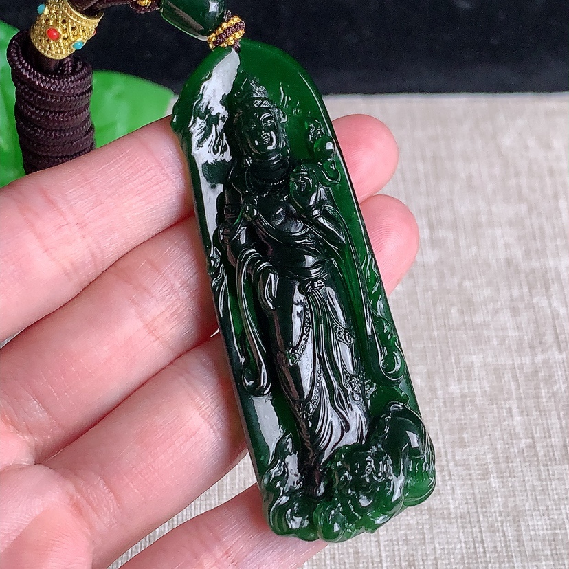 天然A货翡翠满绿文殊菩萨吊坠 
尺寸69-24-11mm 重量37.23g 0329