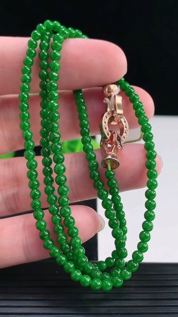 天然A货翡翠小米圆珠项链，尺寸3.5重量:12.87g
3月30日
