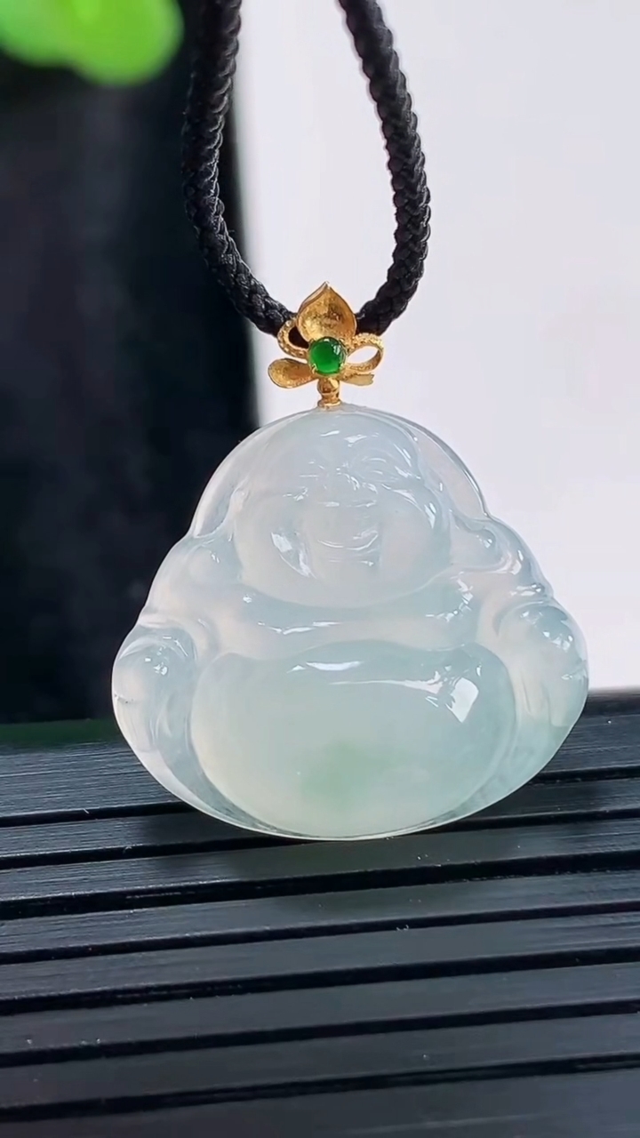 天然A货翡翠佛公吊坠，尺寸19-21-5重量:3.39g
3月30日