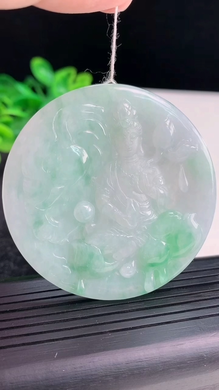 天然A货翡翠普贤菩萨吊坠，尺寸47-6.8重量:40.61g
3月30日