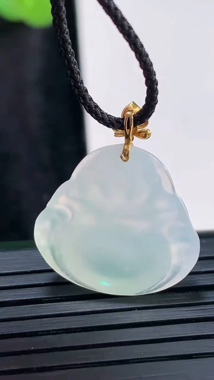 天然A货翡翠佛公吊坠，尺寸19-21-5重量:3.39g
3月30日
