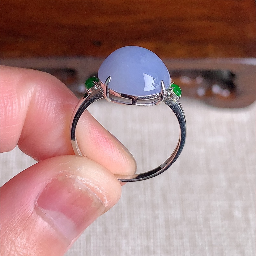 天然A货翡翠18K金镶嵌紫罗兰蛋面戒指 圈口17.4裸石
尺寸11mm 重量2.50g 0329