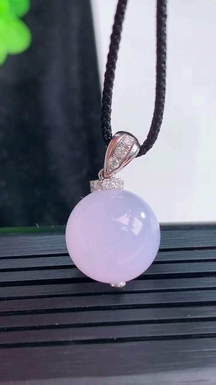 天然A货翡翠种紫罗兰圆珠吊坠，尺寸14重量:5.41g
3月30日
