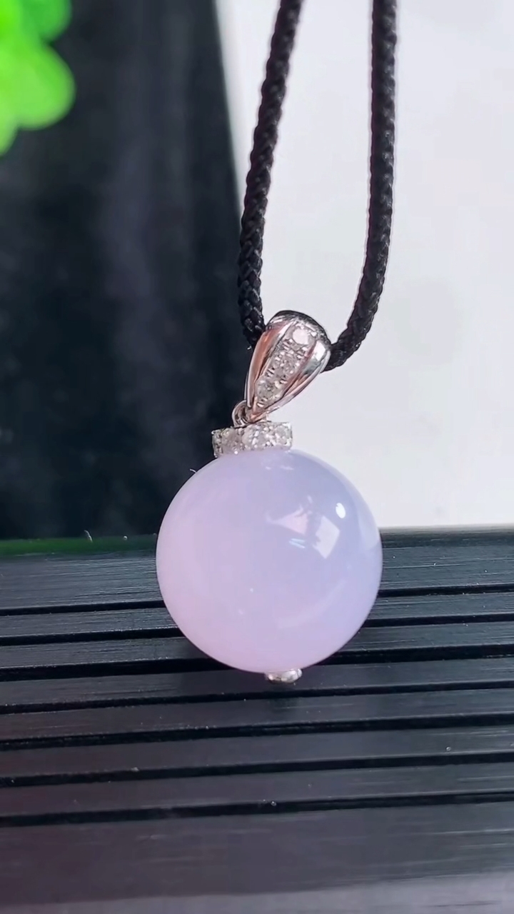 天然A货翡翠种紫罗兰圆珠吊坠，尺寸14重量:5.41g
3月30日
