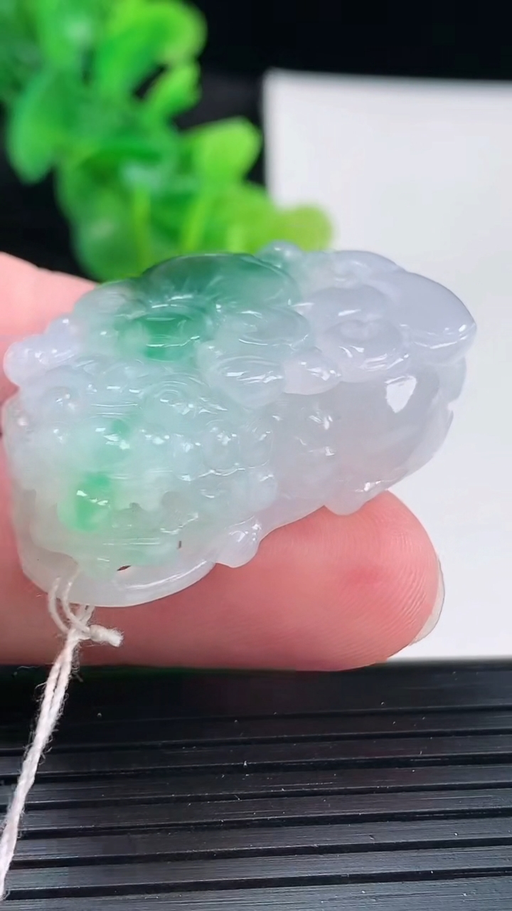 天然A货翡翠貔貅吊坠，尺寸37-22.6-12.8重量:23.44g
3月30日