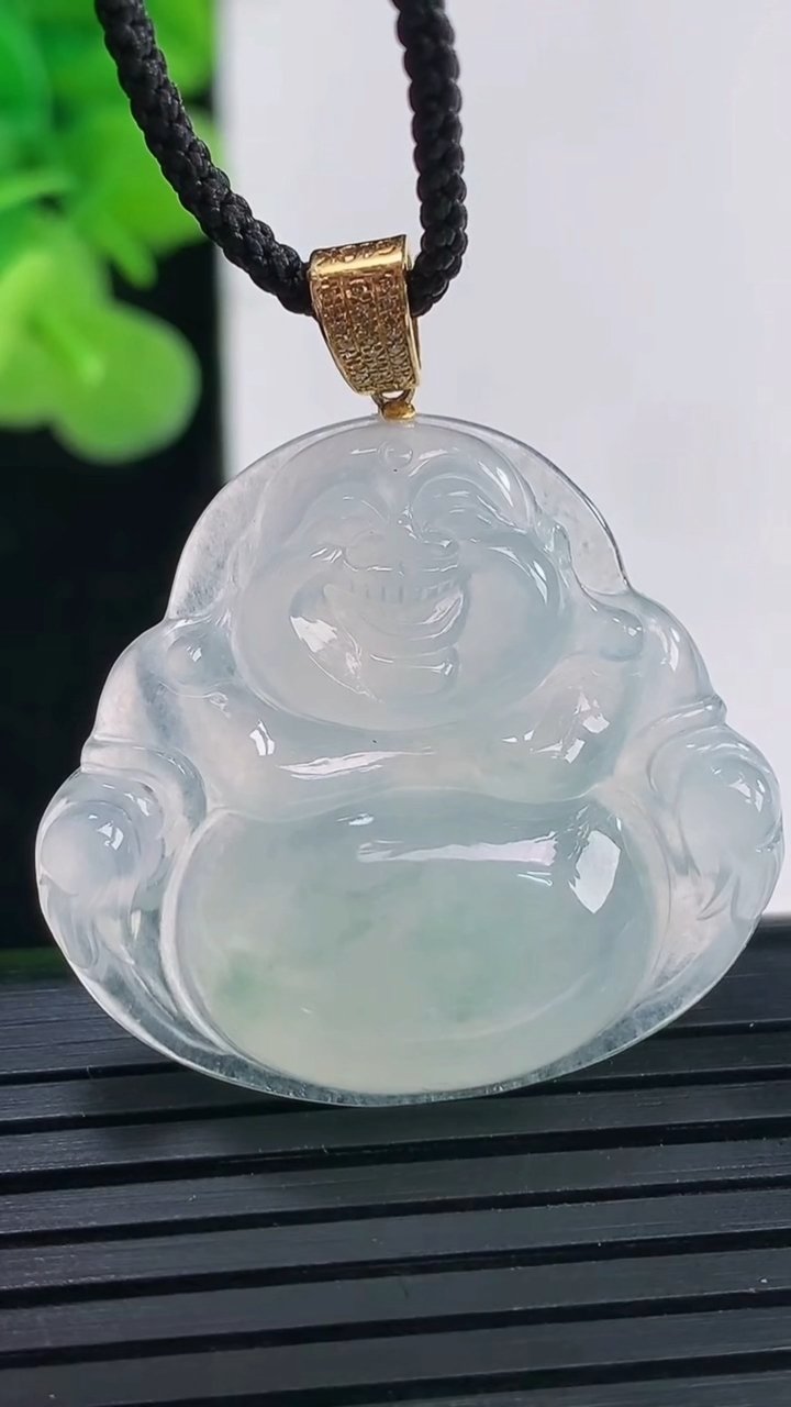 天然A货翡翠种飘花佛公吊坠尺寸28.4-30.6-5.9重量:7.12g
3月30日