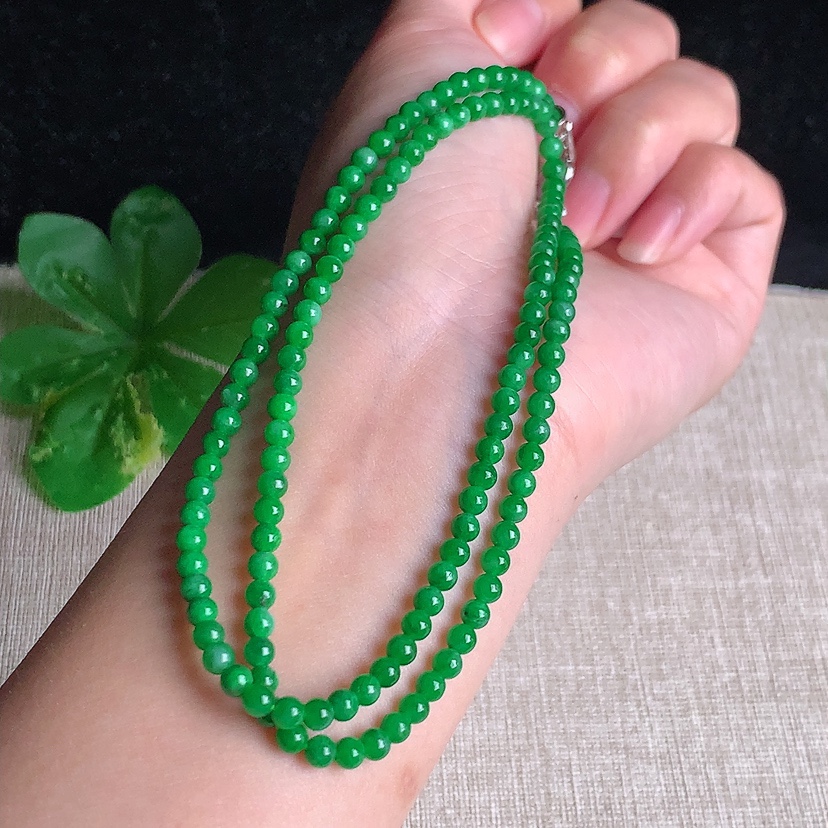 天然A货翡翠满绿圆珠小米珠项链毛衣链 
尺寸3.5mm 重量13.80g 0329