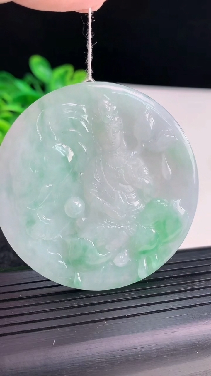 天然A货翡翠普贤菩萨吊坠，尺寸47-6.8重量:40.61g
3月30日