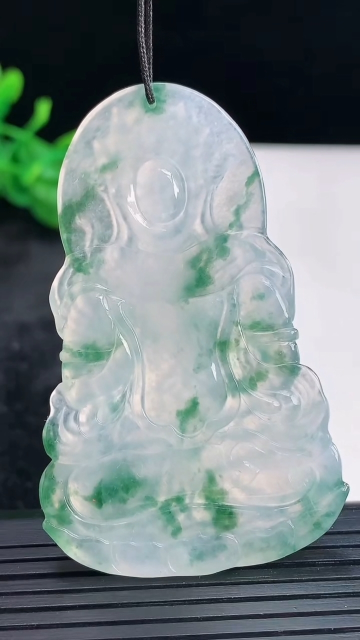 天然A货翡翠种飘花度母观音菩萨吊坠，尺寸61.5-38.6-5重量:20.23g
3月30日